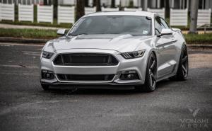 Ford Mustang GT Silver on Vossen Wheels (CV3R) 2017 года